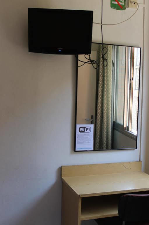 Hotel Climent Барселона Екстериор снимка
