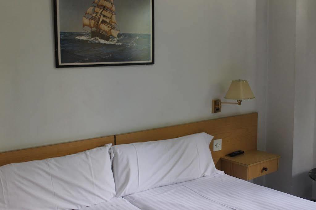 Hotel Climent Барселона Екстериор снимка