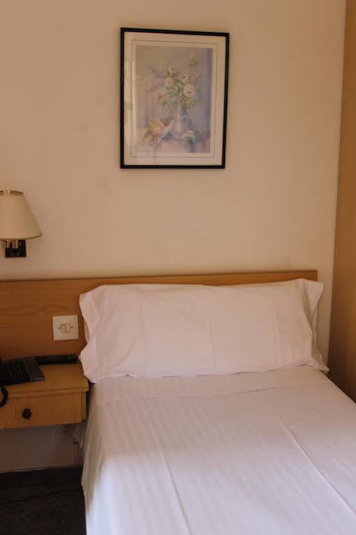 Hotel Climent Барселона Екстериор снимка