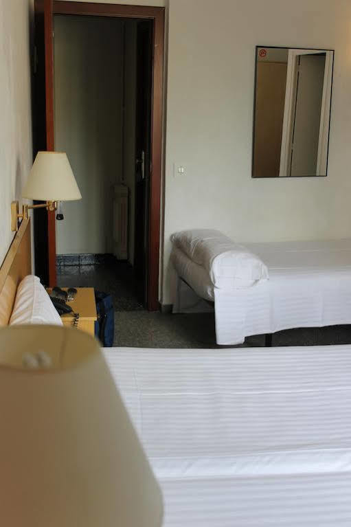 Hotel Climent Барселона Екстериор снимка