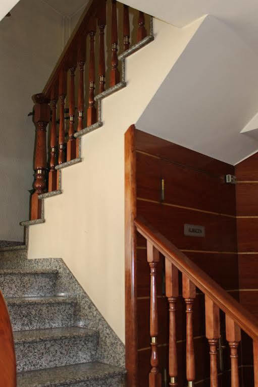 Hotel Climent Барселона Екстериор снимка