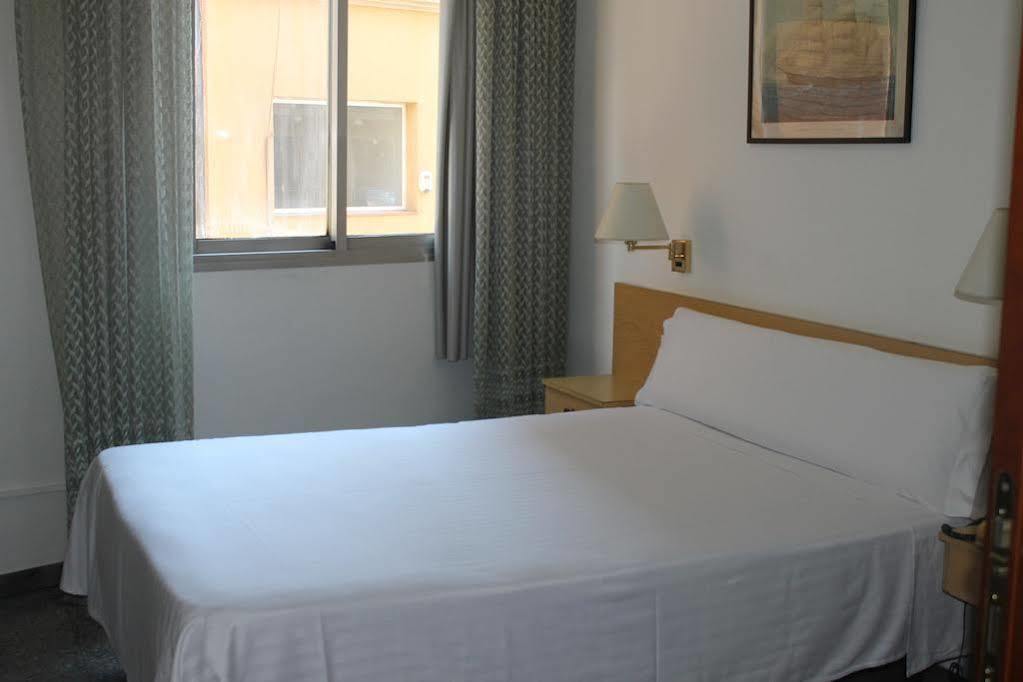 Hotel Climent Барселона Екстериор снимка