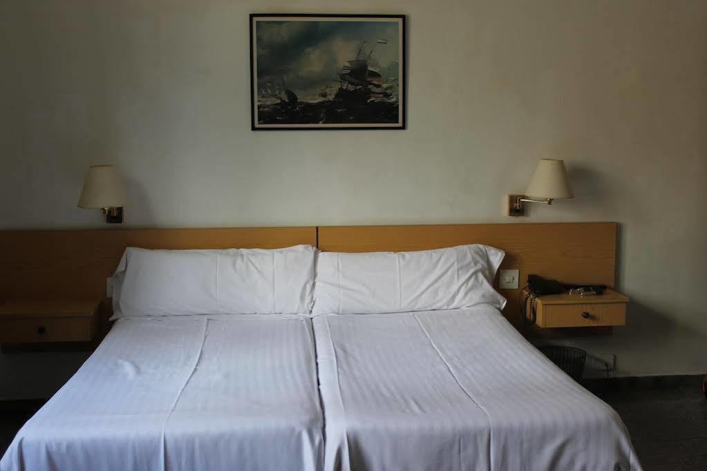 Hotel Climent Барселона Екстериор снимка