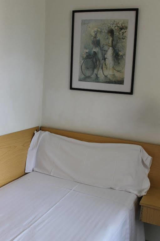 Hotel Climent Барселона Екстериор снимка