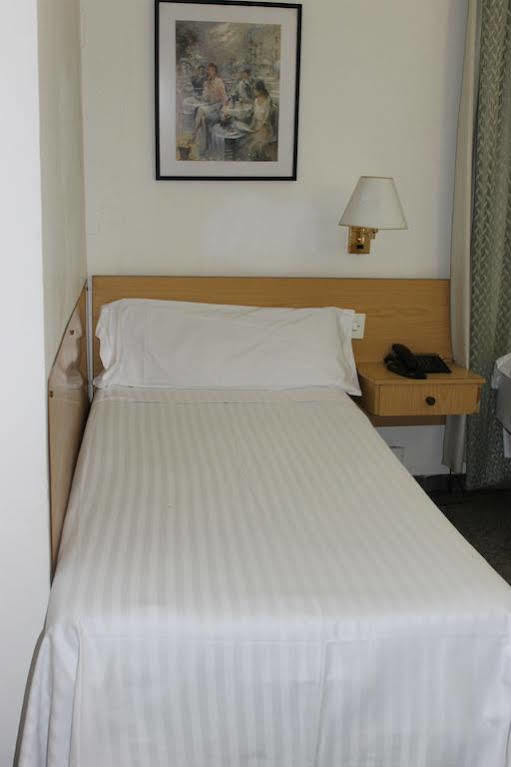 Hotel Climent Барселона Екстериор снимка