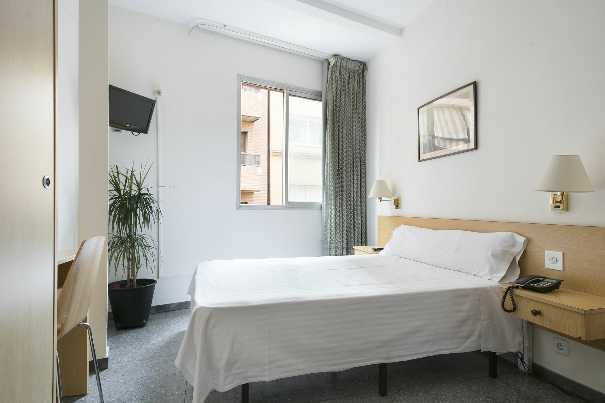 Hotel Climent Барселона Екстериор снимка