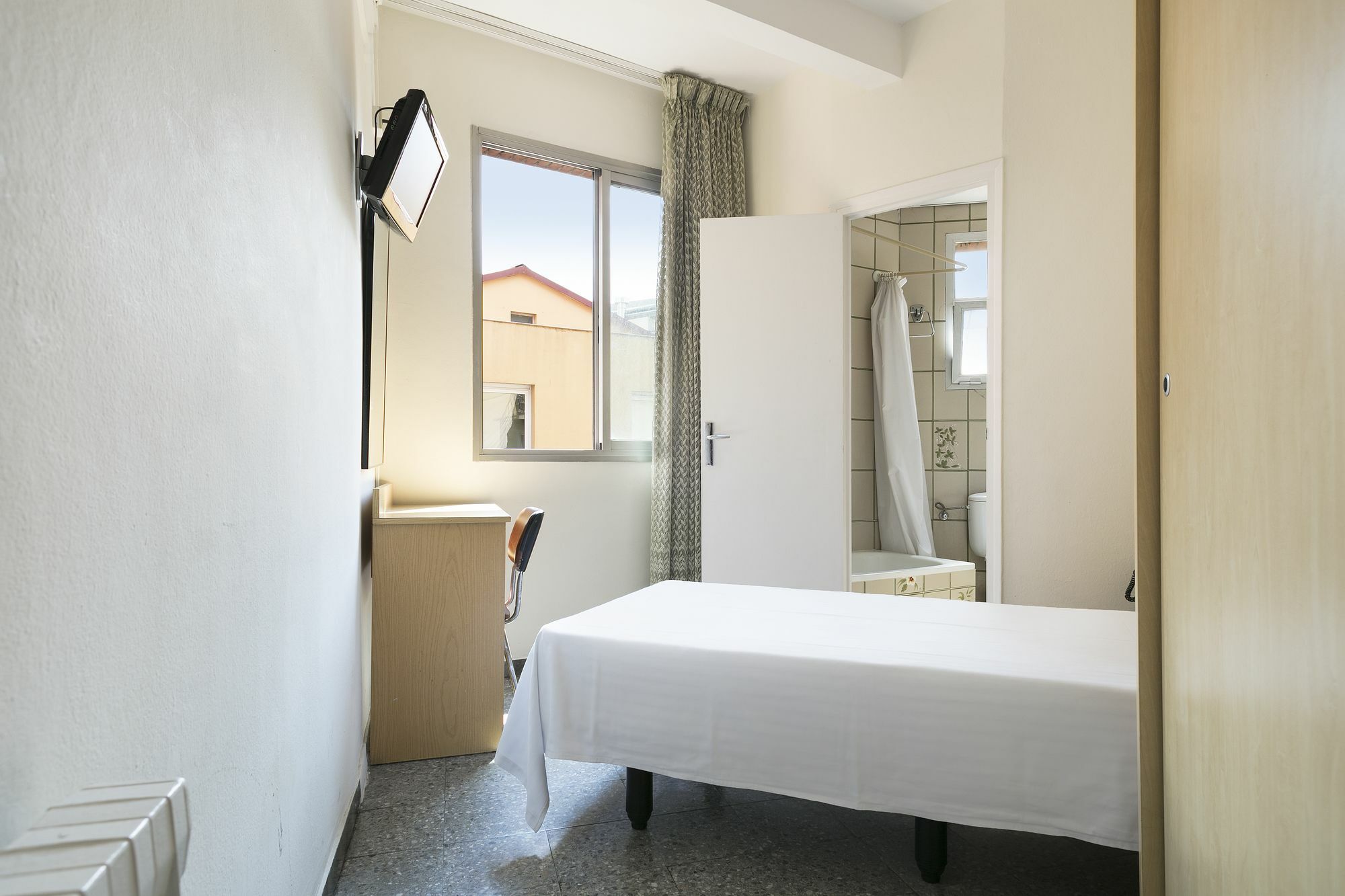 Hotel Climent Барселона Екстериор снимка