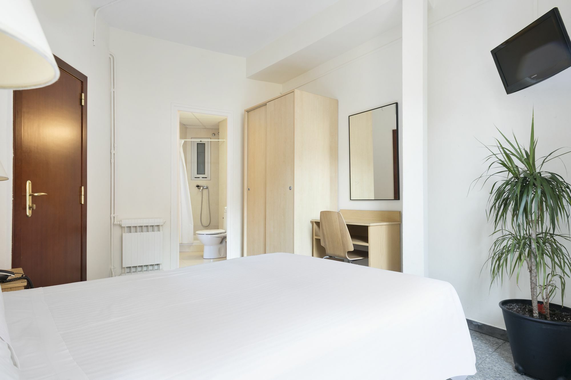 Hotel Climent Барселона Екстериор снимка