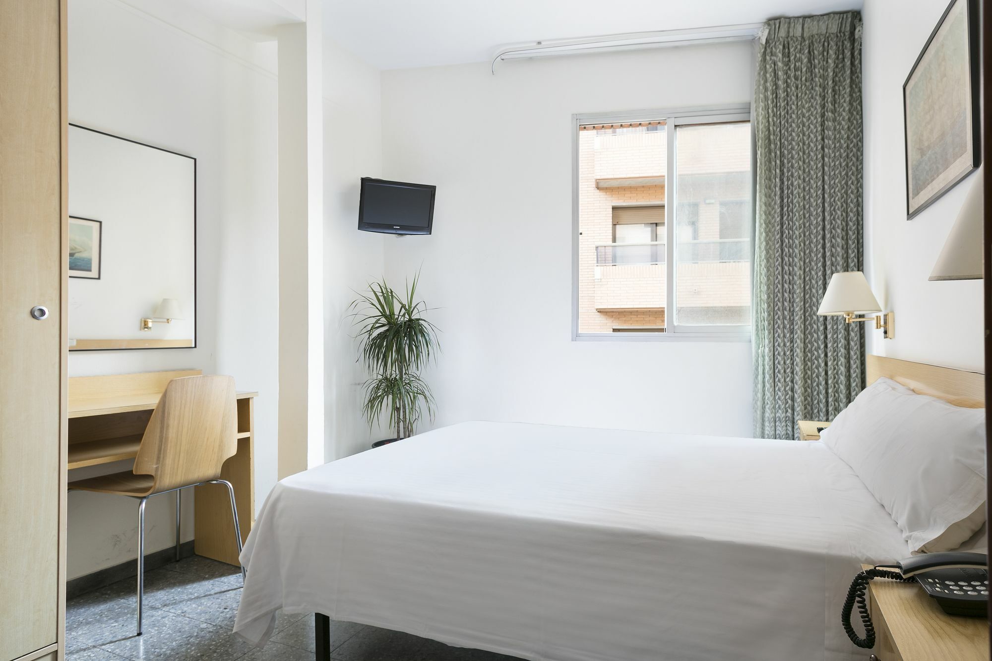 Hotel Climent Барселона Екстериор снимка